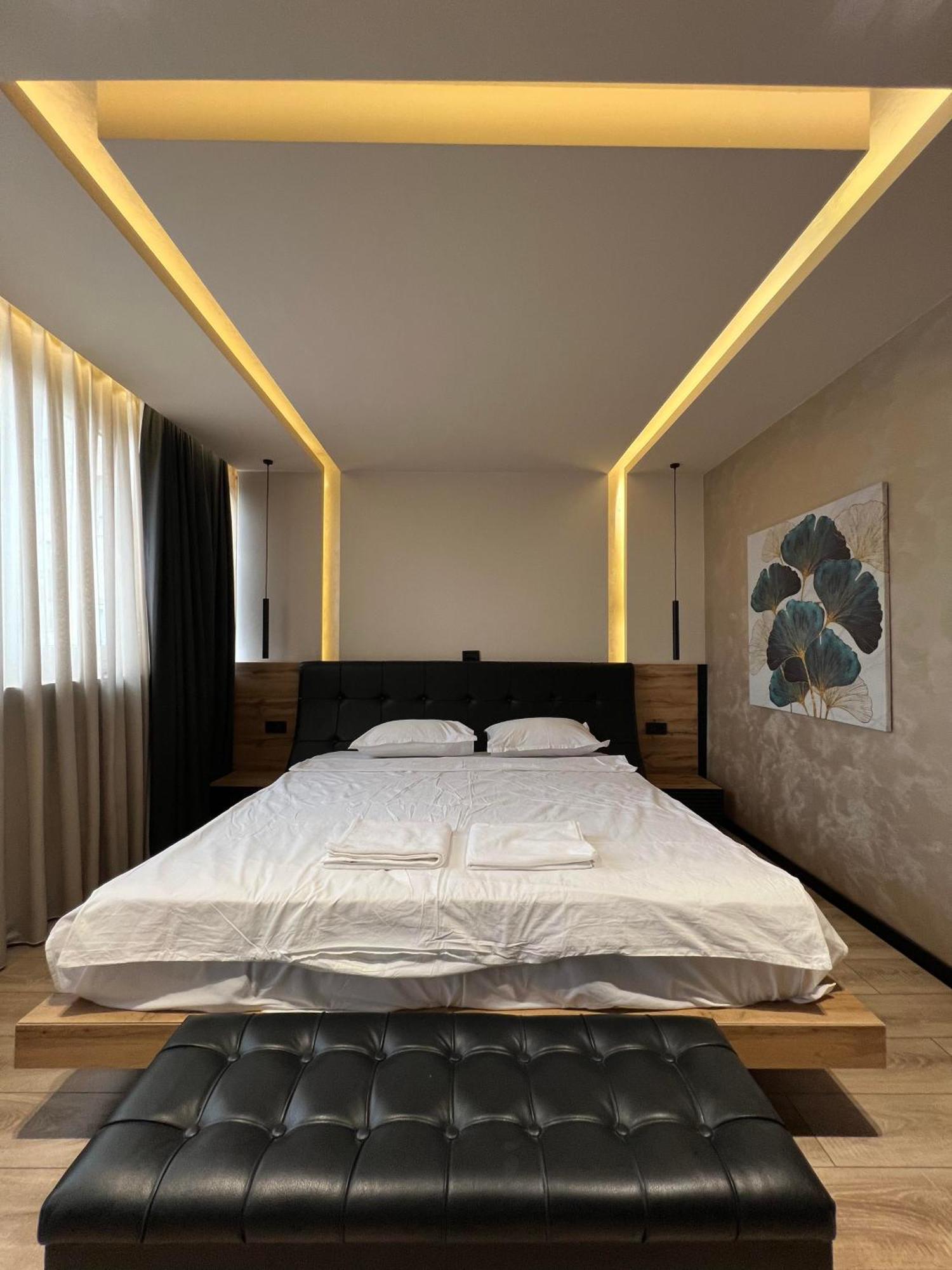 Zet Apartments - Bedroom & Bathroom プリシュティナ エクステリア 写真