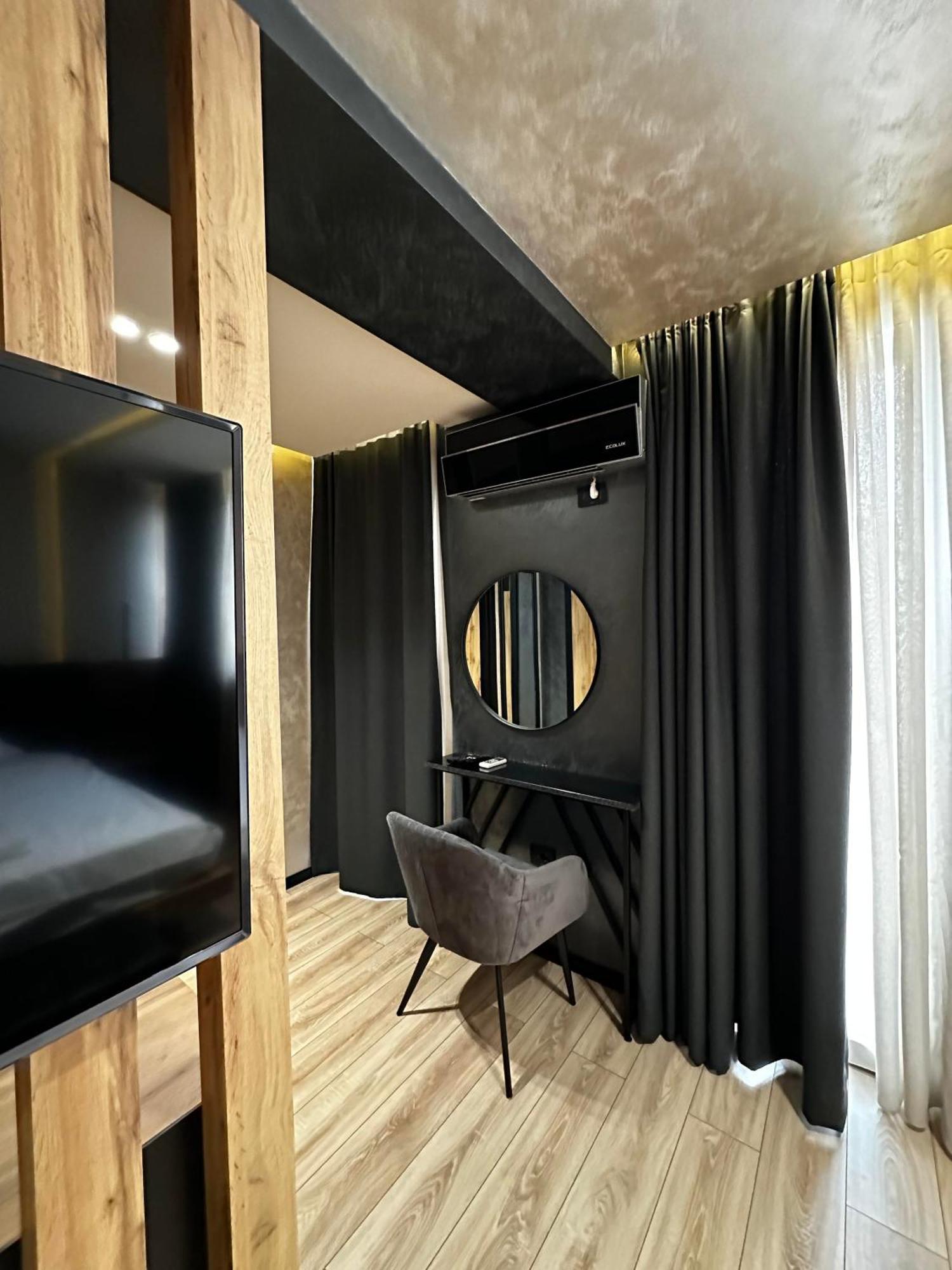 Zet Apartments - Bedroom & Bathroom プリシュティナ エクステリア 写真