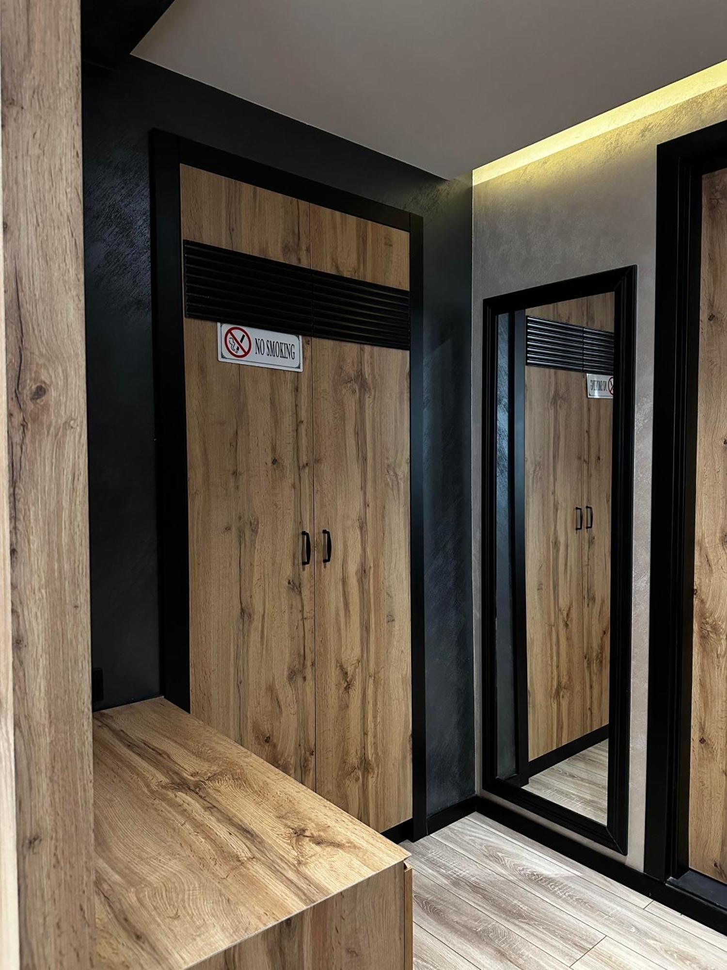 Zet Apartments - Bedroom & Bathroom プリシュティナ エクステリア 写真