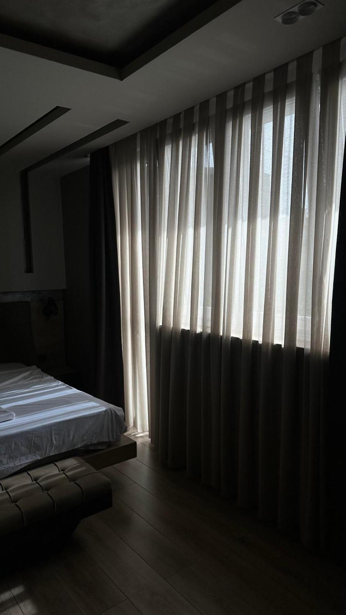Zet Apartments - Bedroom & Bathroom プリシュティナ エクステリア 写真