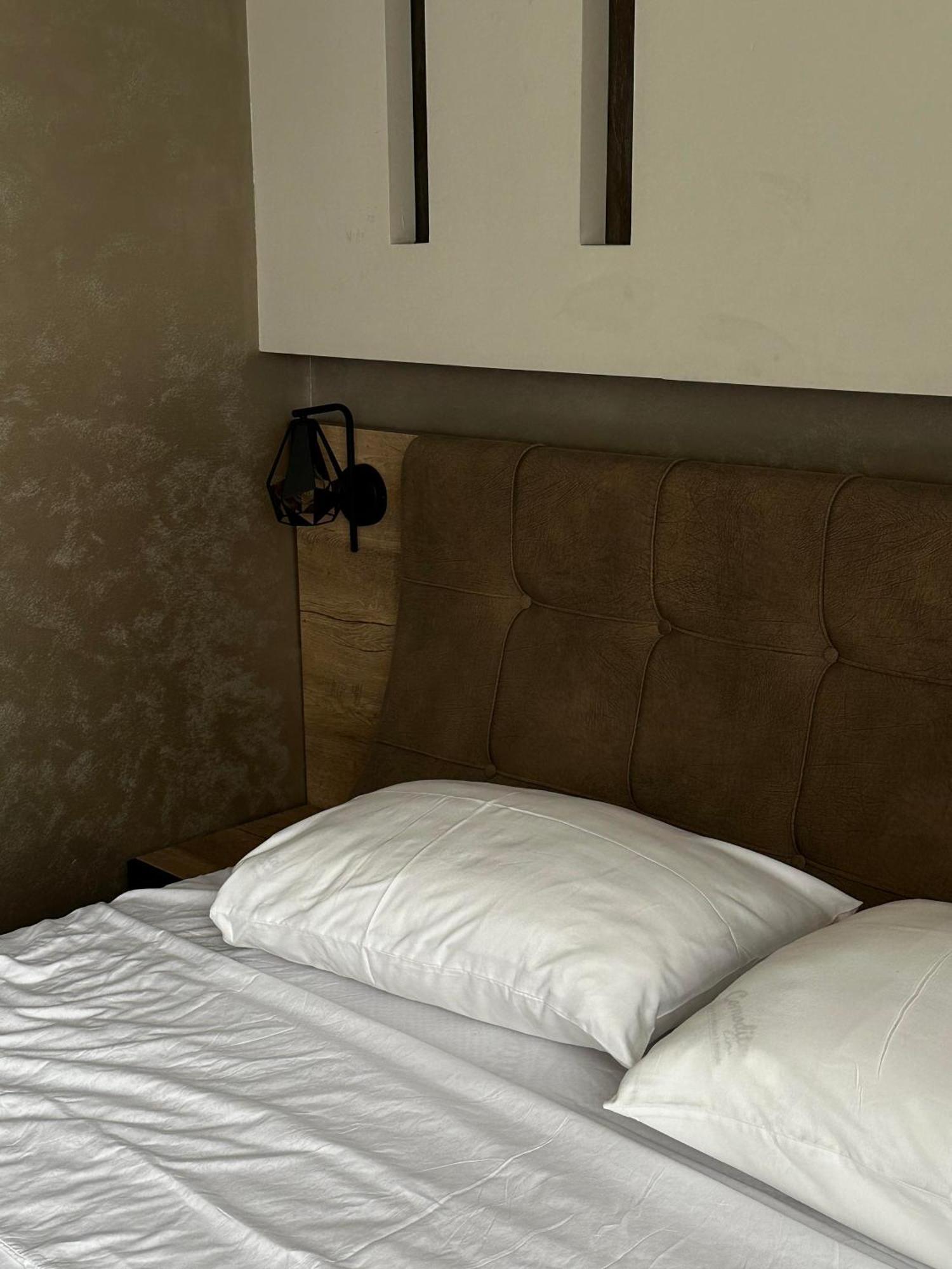 Zet Apartments - Bedroom & Bathroom プリシュティナ エクステリア 写真